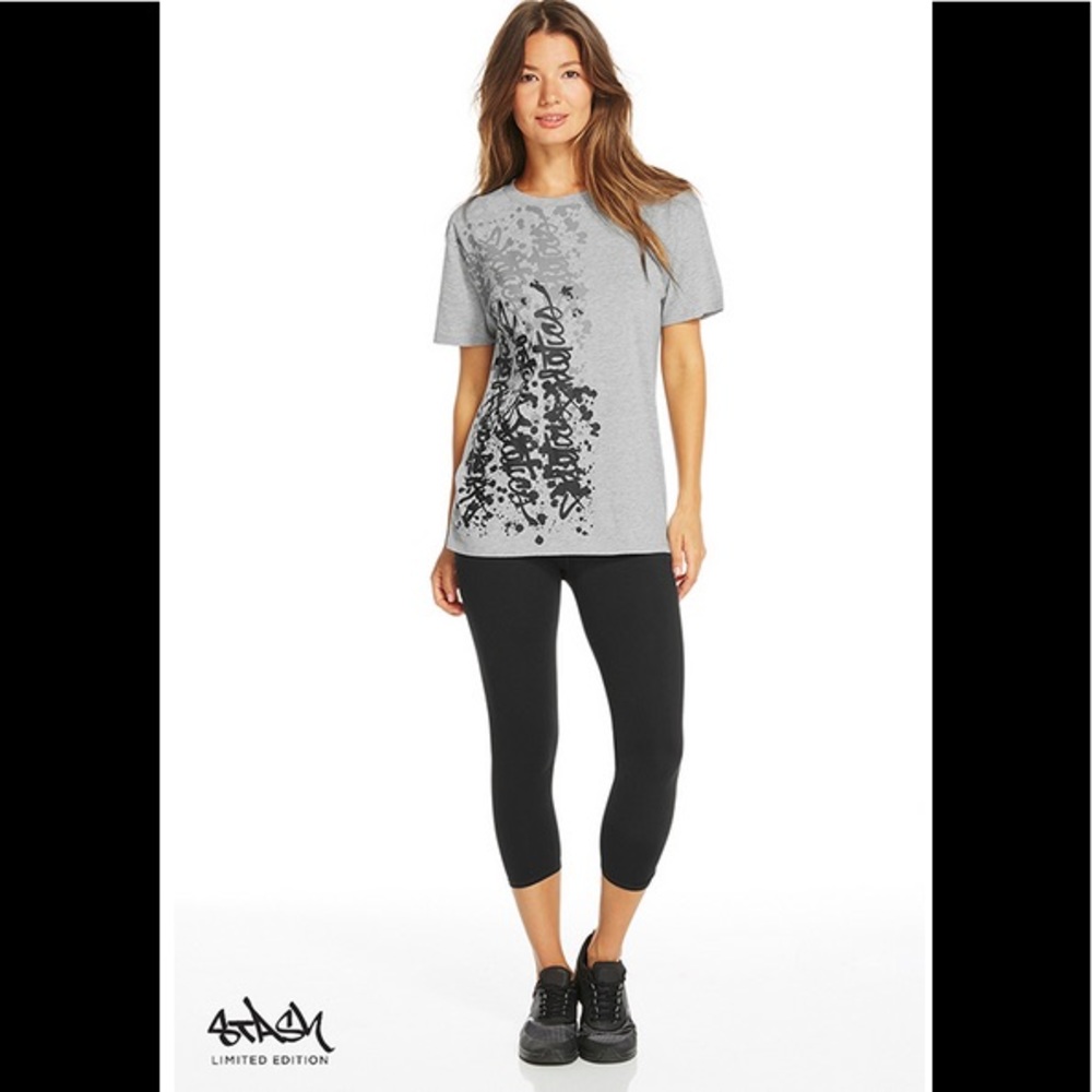 FABLETICS GREY AND BLACK LOGO T-SHIRT, Size Small